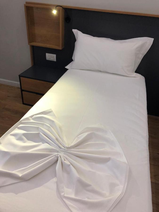 Andys Rooms Hotel Tirana Exterior foto